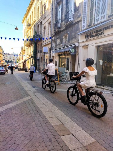 Explore les vignobles Bordelais à ton propre rythme avec nos aventures à vélo auto-guidées