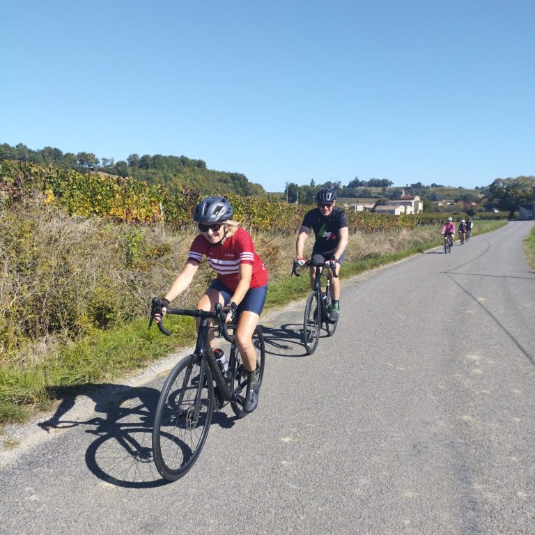 Bikepacking - from Sarlat-la-Canéda (Dordogne) to Bordeaux over several days Starting in Sarlat-la-Canéda, this self-guided tour takes you through valleys, charming villages, and exceptional vineyards.