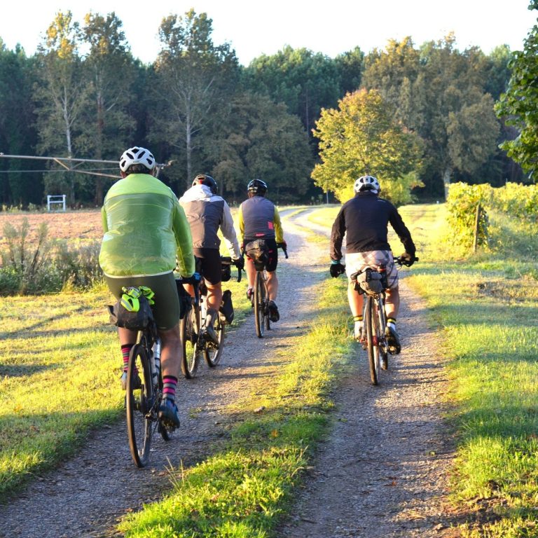 Bikepacking - De Bordeaux à Dax sur plusieurs jours Cette aventure à vélo vous emmènera à travers les chemins escarpés du sud de la Gironde jusqu’aux forêts landaises.