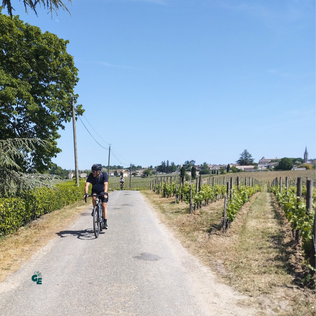 Allez au-delà de Saint-Émilion. Découvrez le vignoble que peu de visiteurs prennent le temps d'explorer.